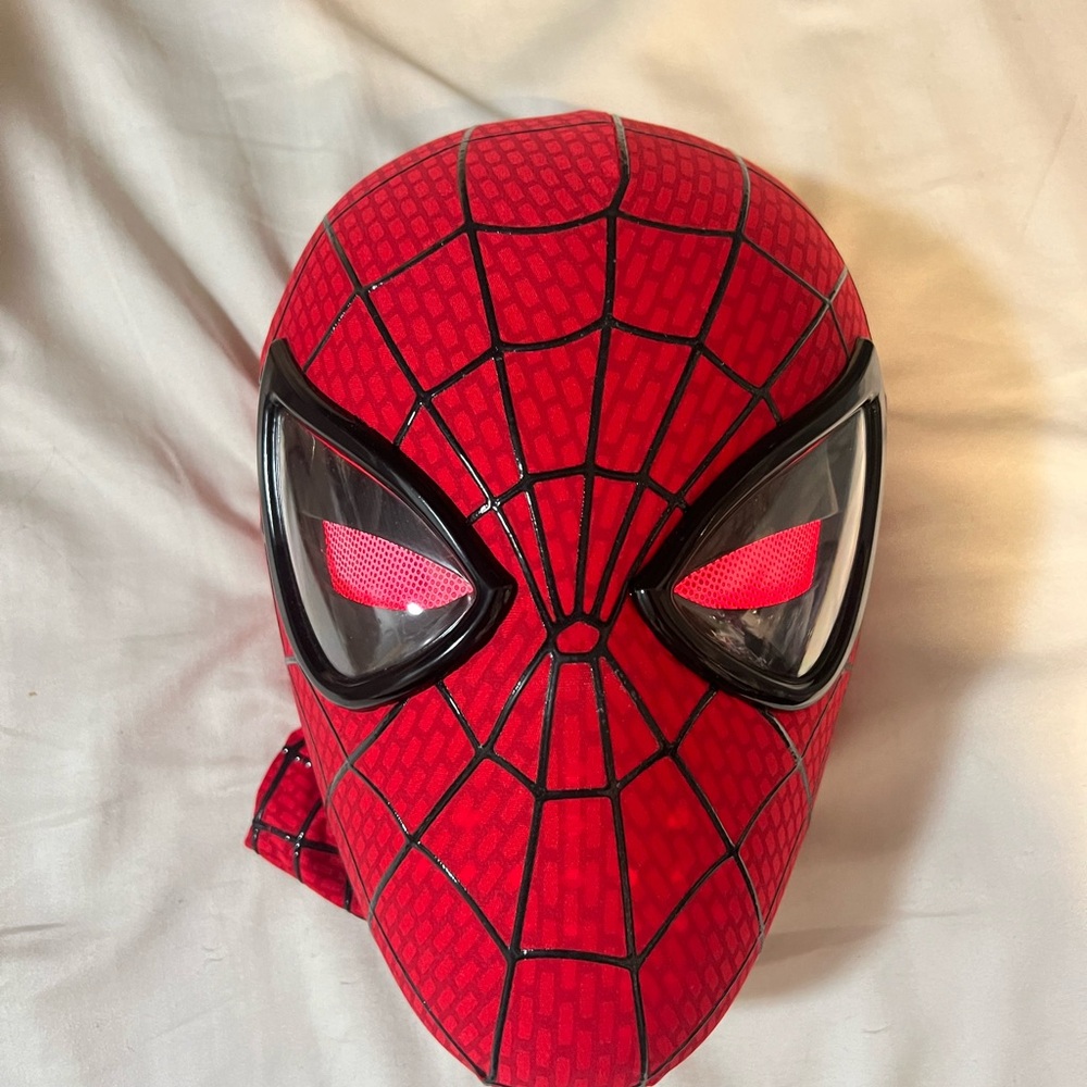 Spider-Man Mask - Picture 4 of 8